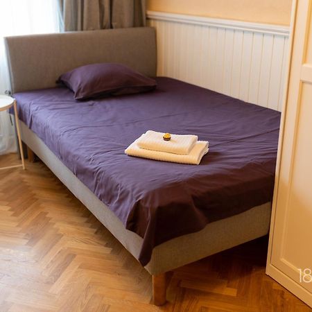 1800 By Vince Stay - Private Rooms In Town Hall Square ตาร์ตู ภายนอก รูปภาพ