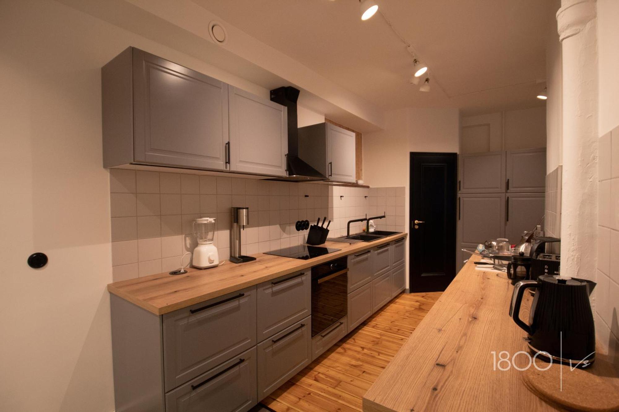1800 By Vince Stay - Private Rooms In Town Hall Square ตาร์ตู ภายนอก รูปภาพ