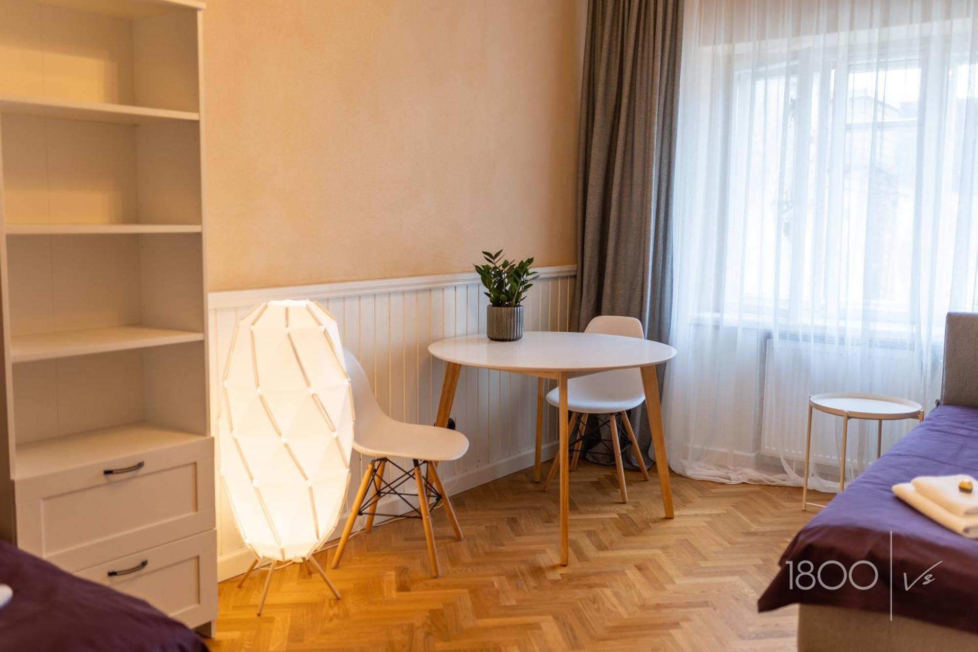 1800 By Vince Stay - Private Rooms In Town Hall Square ตาร์ตู ภายนอก รูปภาพ
