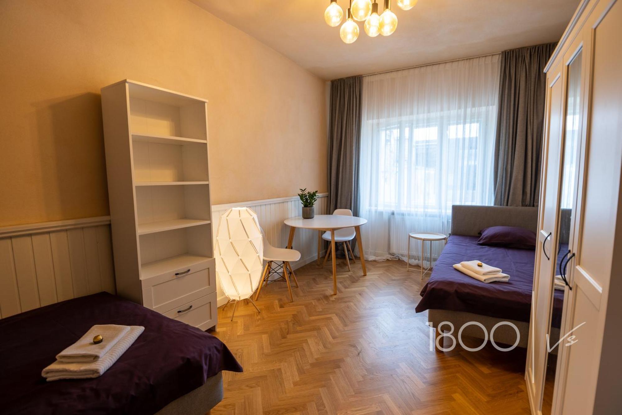 1800 By Vince Stay - Private Rooms In Town Hall Square ตาร์ตู ภายนอก รูปภาพ