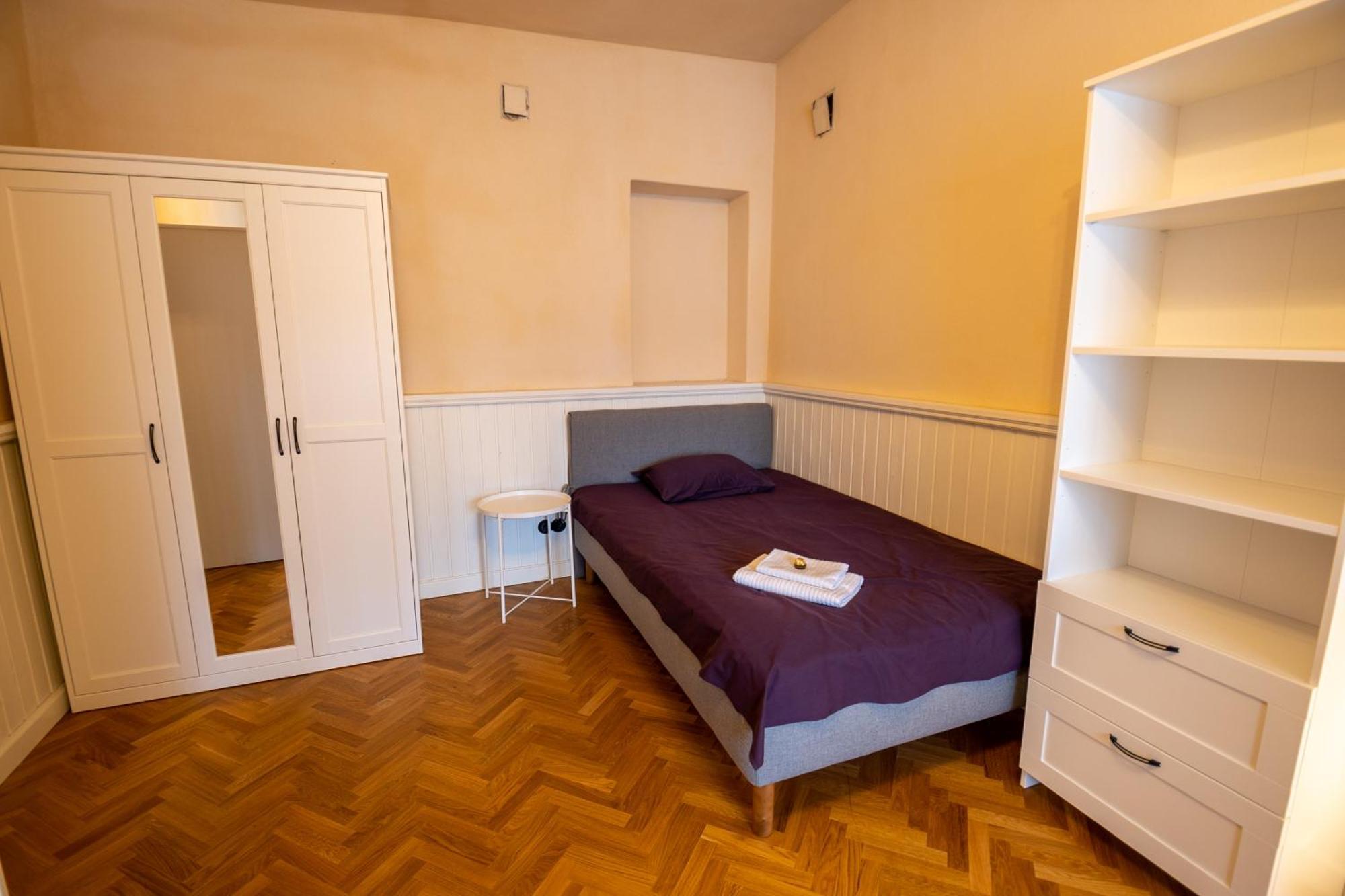 1800 By Vince Stay - Private Rooms In Town Hall Square ตาร์ตู ภายนอก รูปภาพ